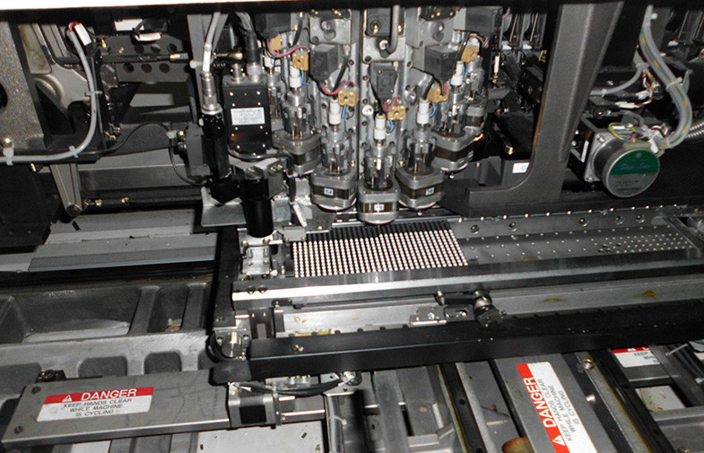 SHENZHEN YUCHIP LIGHTING CO., LTD linea di produzione del produttore